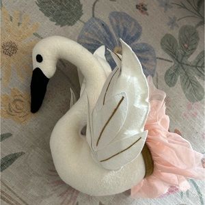Swan Wall Mount